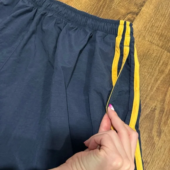 Vtg Y2K Adidas Mens Athletic Shorts Sz XL Nvay Blue Gold Yellow Stripe Sides - Picture 4 of 14